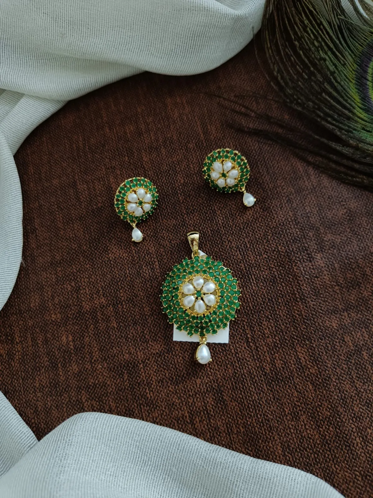 Floral Design Zircon Stones Pendant set